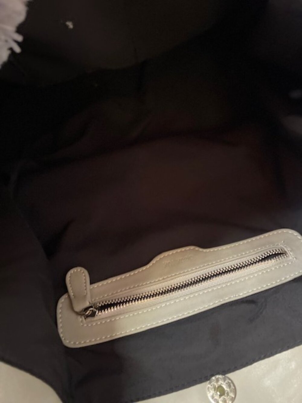 Deux Lux Large Light Gray Textured Blossom Pom-Pom Tote Bag - Picture 6 of 7